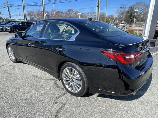 Black Obsidian 2022 INFINITI Q50 LUXE