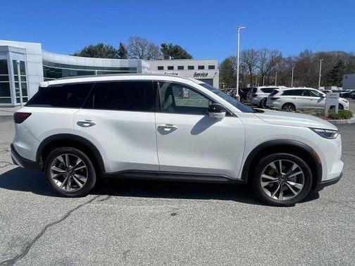 Majestic White 2025 INFINITI QX60 Luxe