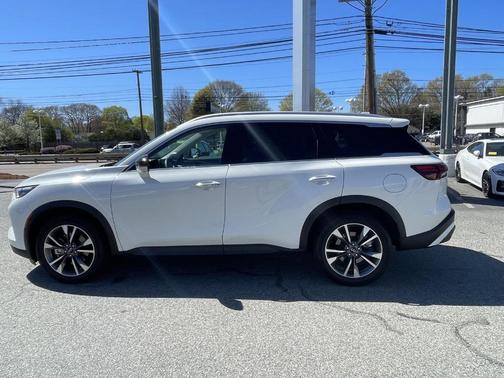 Majestic White 2025 INFINITI QX60 Luxe