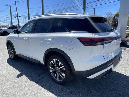 Majestic White 2025 INFINITI QX60 Luxe