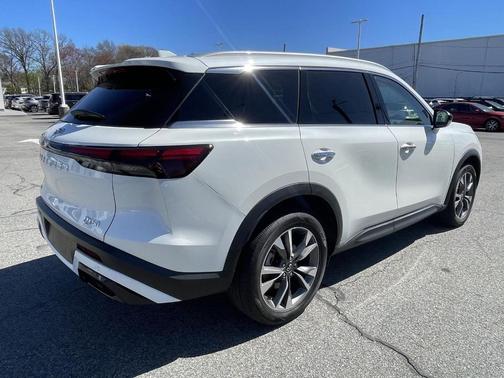 Majestic White 2025 INFINITI QX60 Luxe