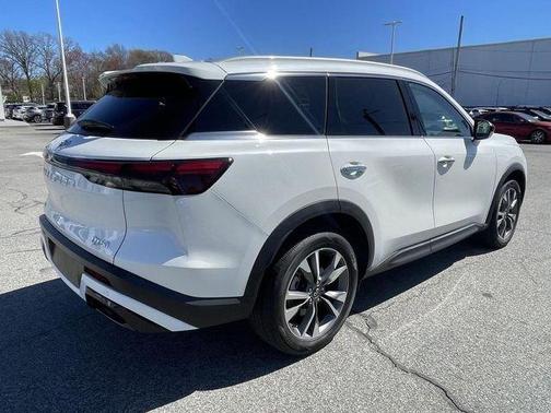 Majestic White 2025 INFINITI QX60 Luxe