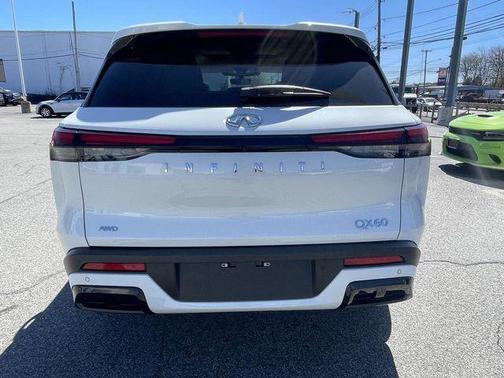 Majestic White 2025 INFINITI QX60 Luxe