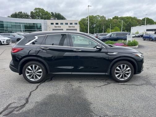 2022 INFINITI QX50 LUXE