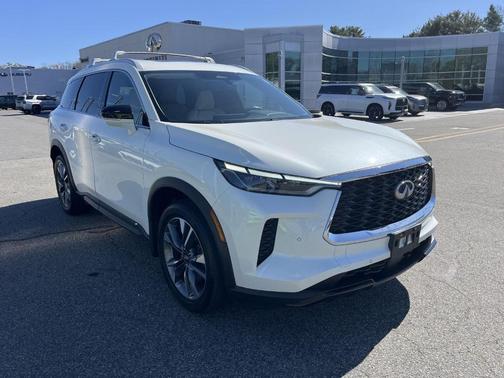 Majestic White 2023 INFINITI QX60 Luxe