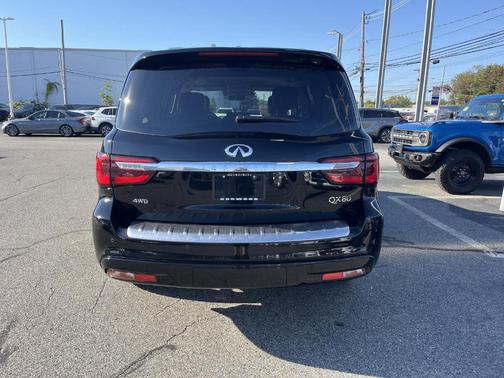2022 INFINITI QX80 Luxe