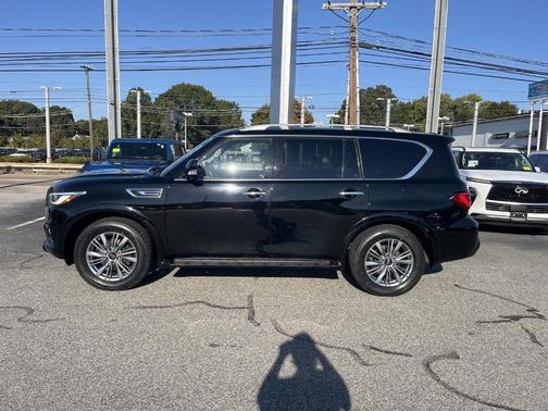 2022 INFINITI QX80 Luxe