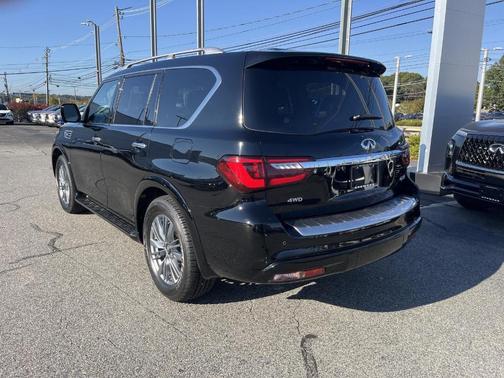 2022 INFINITI QX80 Luxe
