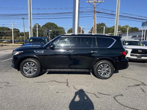 2022 INFINITI QX80 Luxe