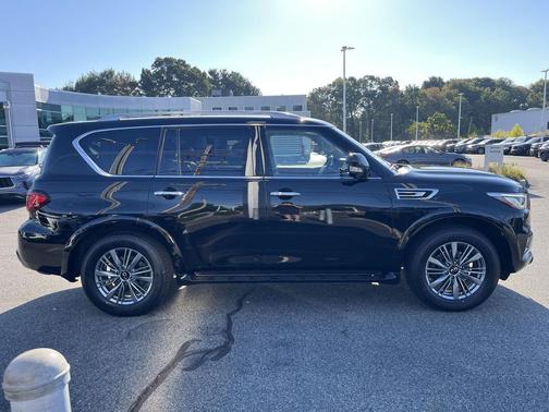 2022 INFINITI QX80 Luxe