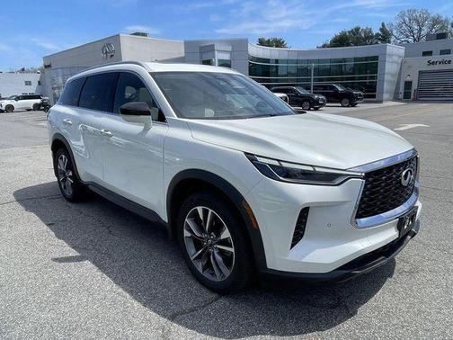 Majestic White 2023 INFINITI QX60 Luxe