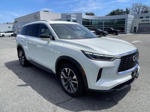 Majestic White 2023 INFINITI QX60 Luxe
