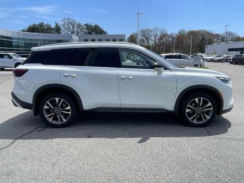 Majestic White 2023 INFINITI QX60 Luxe