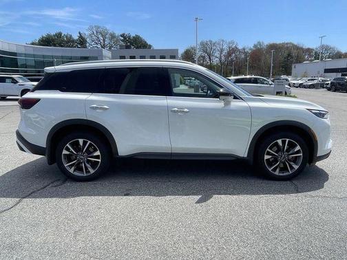 Majestic White 2023 INFINITI QX60 Luxe