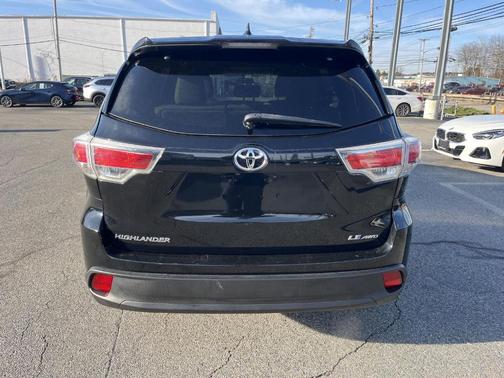 Midnight Black Metallic 2016 Toyota Highlander LE Plus