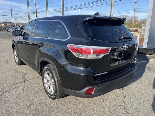 Midnight Black Metallic 2016 Toyota Highlander LE Plus