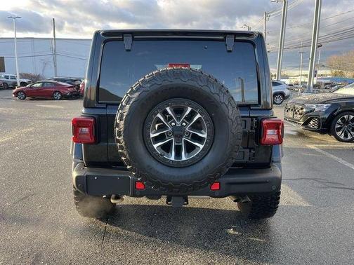 Black Clearcoat 2024 Jeep Wrangler Rubicon 392