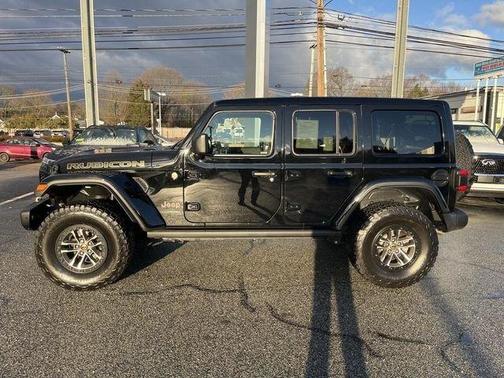 Black Clearcoat 2024 Jeep Wrangler Rubicon 392