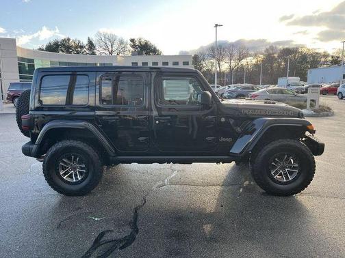 Black Clearcoat 2024 Jeep Wrangler Rubicon 392