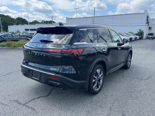 2025 INFINITI QX60 LUXE