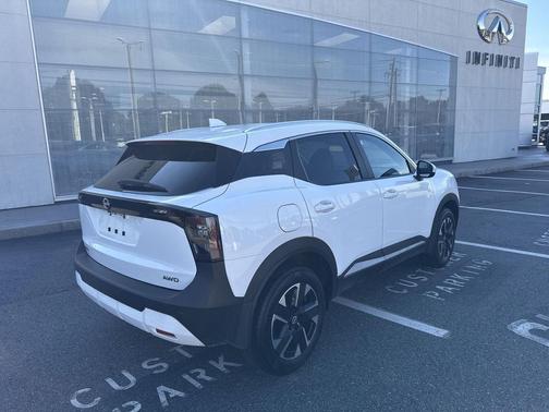 2025 Nissan Kicks SV