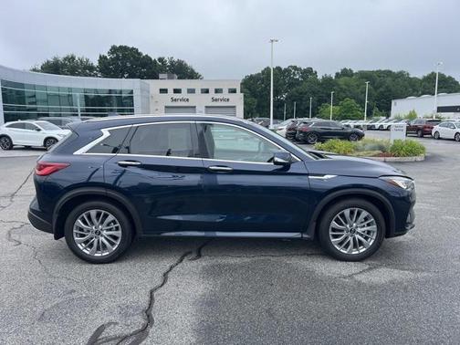 2023 INFINITI QX50 LUXE