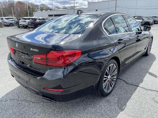Black Sapphire Metallic 2019 BMW 540 i xDrive