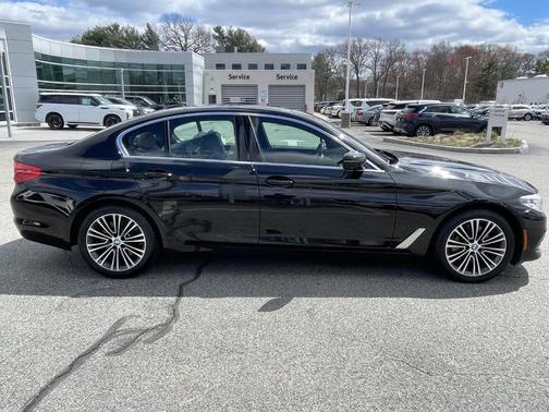 Black Sapphire Metallic 2019 BMW 540 i xDrive