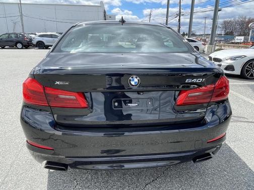 Black Sapphire Metallic 2019 BMW 540 i xDrive