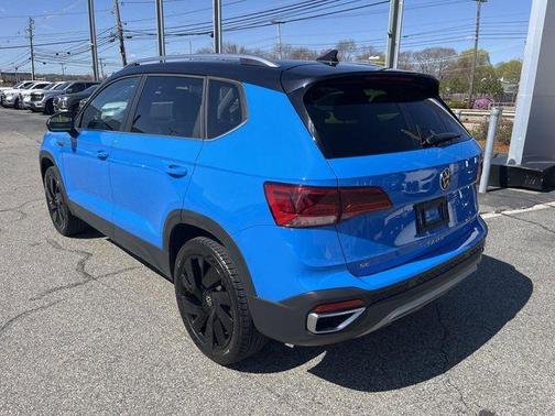 Cornflower Blue 2023 Volkswagen Taos 1.5T SE