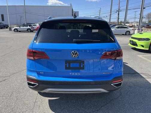 Cornflower Blue 2023 Volkswagen Taos 1.5T SE