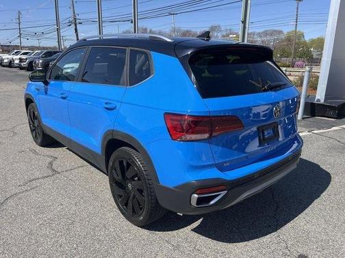 Cornflower Blue 2023 Volkswagen Taos 1.5T SE