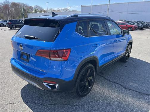 Cornflower Blue 2023 Volkswagen Taos 1.5T SE