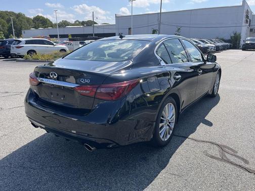 2022 INFINITI Q50 LUXE