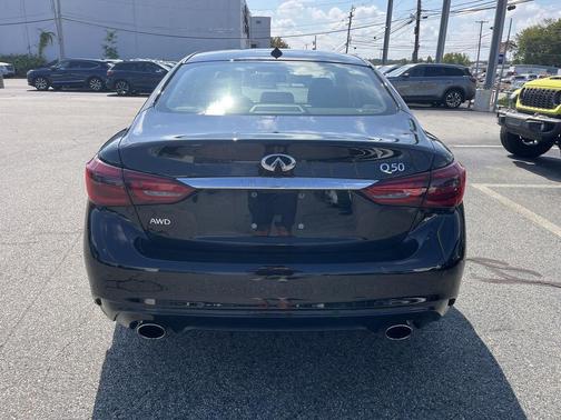 2022 INFINITI Q50 LUXE