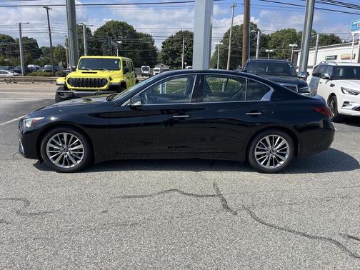 2022 INFINITI Q50 LUXE