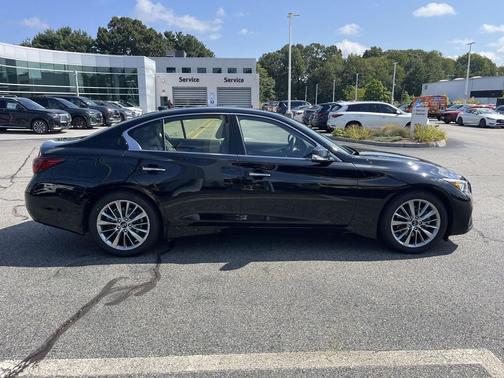 2022 INFINITI Q50 LUXE