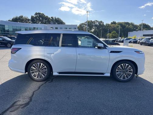 2026 INFINITI QX80 Luxe