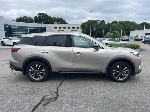 2025 INFINITI QX60 LUXE