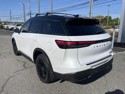 Rad Wht 2026 INFINITI QX60 SPT