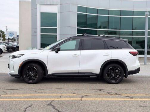 Rad Wht 2026 INFINITI QX60 SPT