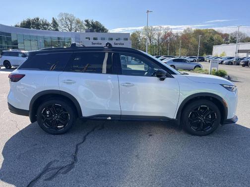 Rad Wht 2026 INFINITI QX60 SPT