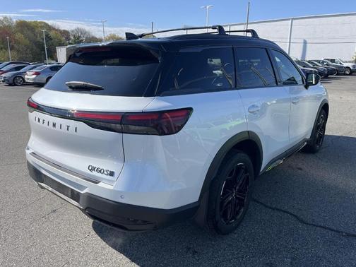 Rad Wht 2026 INFINITI QX60 SPT