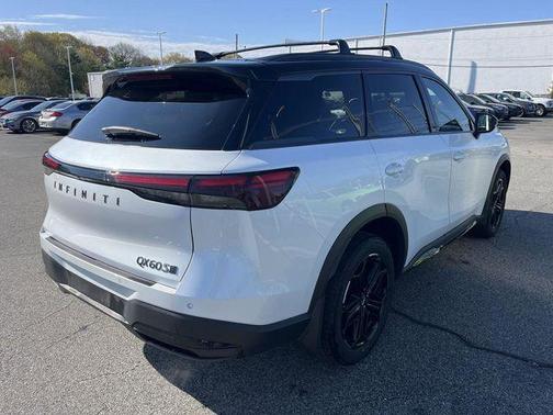Rad Wht 2026 INFINITI QX60 SPT