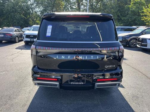 2026 INFINITI QX80 Luxe