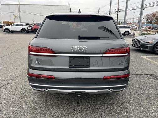 2023 Audi Q7 45 Premium Plus