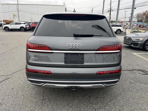 2023 Audi Q7 45 Premium Plus