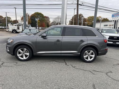 2023 Audi Q7 45 Premium Plus