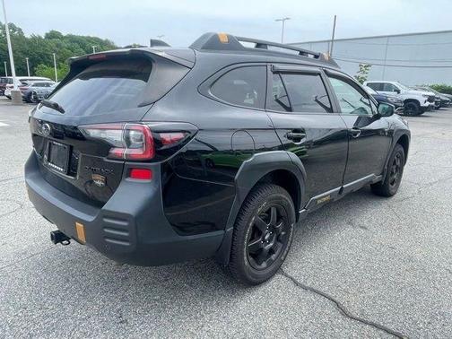 Crystal Black Silica 2022 Subaru Outback Wilderness