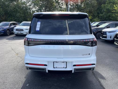 2026 INFINITI QX80 Luxe